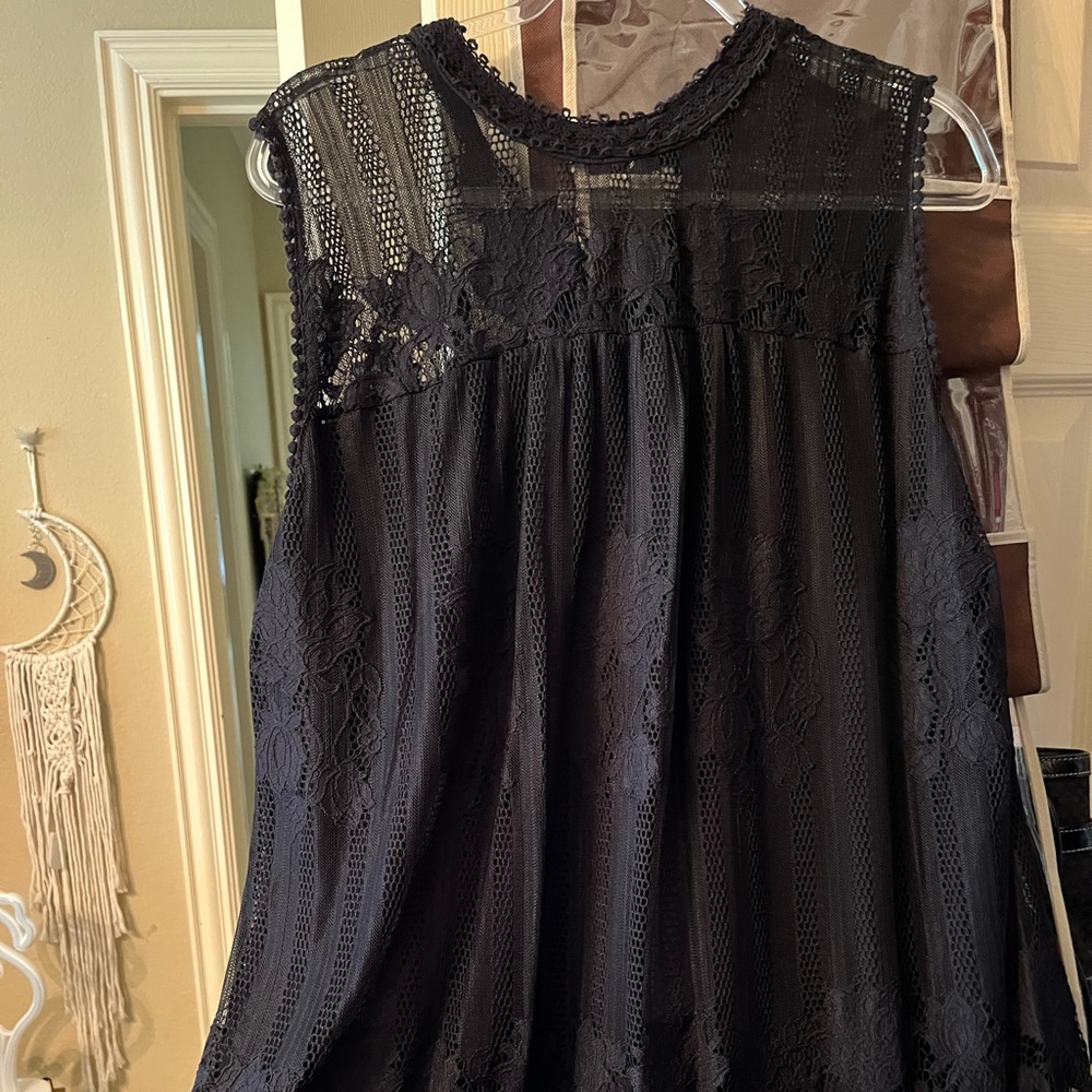 Worthington black embroidered lace top